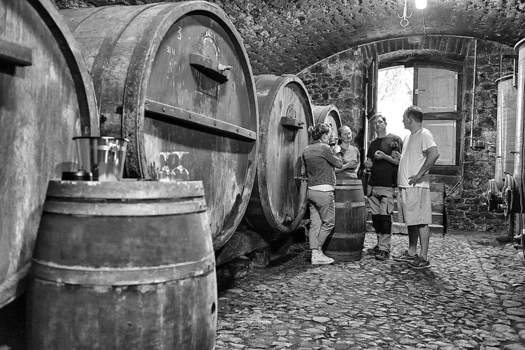 Degustation chez un vigneron local avec Guillaume et Christine Viala du restaurant Le Belvedere à Bozouls en Aveyron